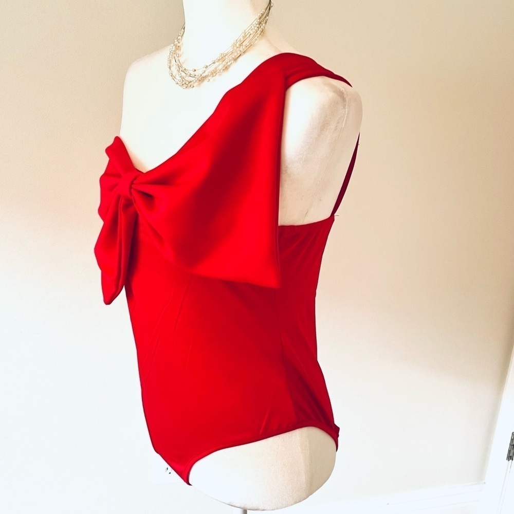 ❤️ Sexy & Chic Red One-Shoulder Bow Front Bodysuit – Size L 💃✨ - Picture 7 of 12